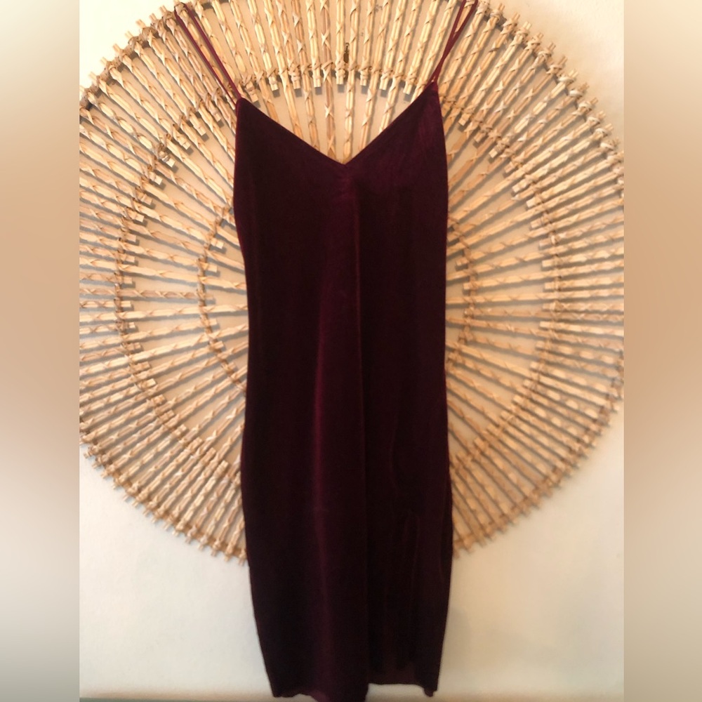 Bardot burgandy velour dress side slit - Picture 2 of 11